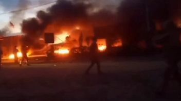 La Police Arrête 5 Manifestants Anti-émeutes Qui Brûlent Vertu Dragon Usine Minière à Konawe