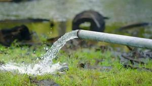 Les habitants de Rusunawa Pulogebang ont des problèmes d’eau potable