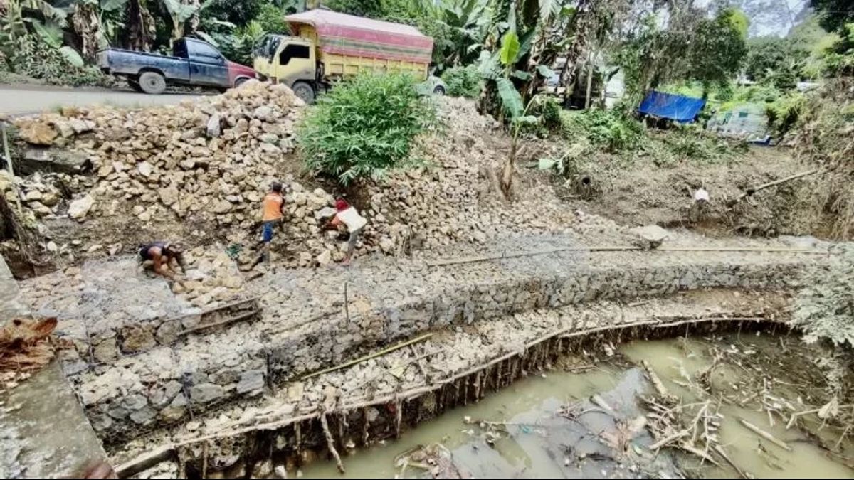 Obeying The Ministry Of Home Affairs, BPBD Prioritizes Gabions Instead Of Physically Building When The River Bank Collapses