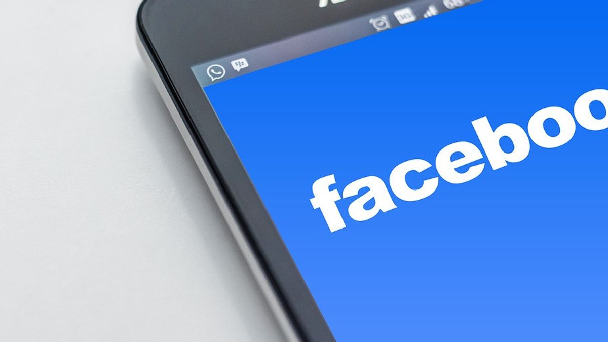 Facebook Could Be Sued By A Group of Consumers For Illegally Sharing Personal Data