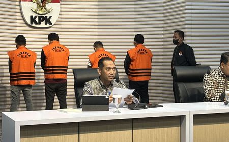 KPK Pasang Segel di Rumah Bupati Labuhanbatu Saat Penggeledahan