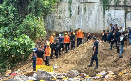 Tukang Bangunan di Semarang yang Tertimbun Longsor Imbas Garap Talud saat Hujan Berhasil Dievakuasi