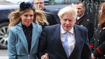 英国首相ボリス・ジョンソン、ロンドンの病院で7人目の子供の誕生を発表