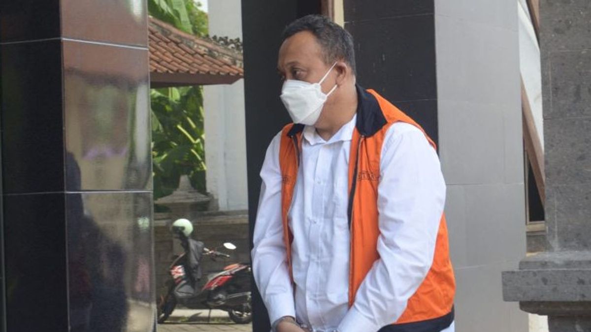 被告Pungli Chekik Gilimanuk Cekik称重办公室被判处7年徒刑加Penggnti金钱25亿印尼盾