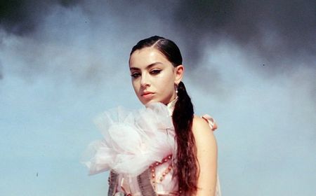 Curhatan Charli XCX Soal Seksisme di Industri Musik