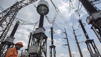 PLN Pulihkan Jaringan Kota Baturaja Imbas Tiang Listrik Tertabrak Truk