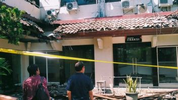 récent état du bâtiment de la DPRD NTB Hangus brûlé de masse, C’est toujours le bâtiment de Selimuti