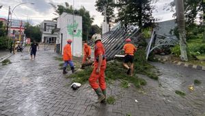 Hujan Deras Disertai Angin Kencang Sebabkan Kerusakan di Kota Malang