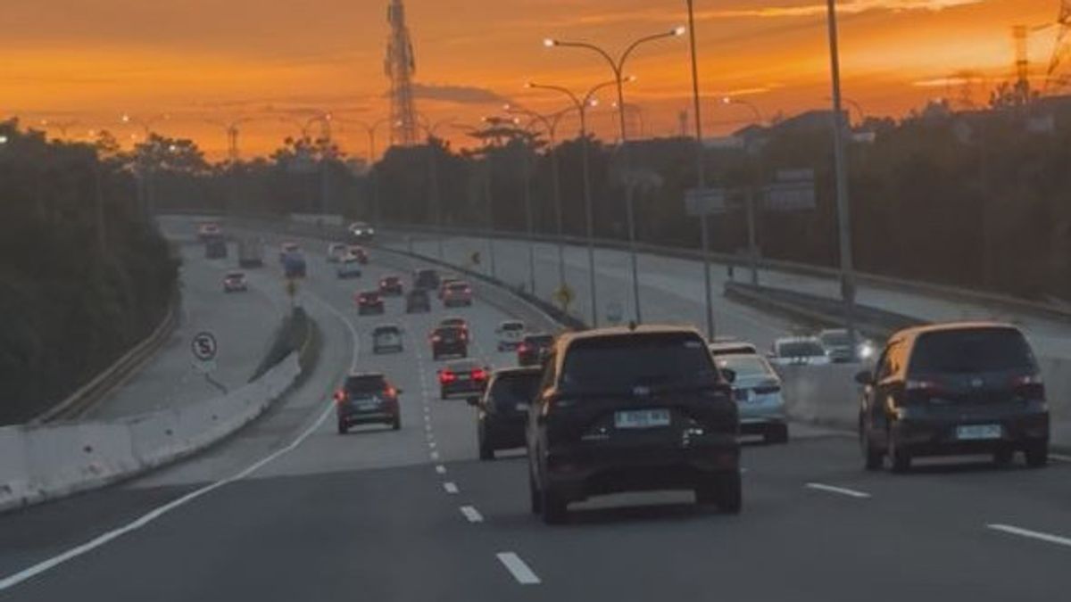 Tol Japek Alami Peninggkatan Volume Kendaraan Jelang Liburan Natal dan Tahun Baru