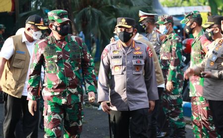 Kompaknya Panglima TNI dan Kapolri Mendengar Keluhan Warga Bangkalan