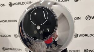 Worldcoin Tawarkan Kripto Gratis dengan Scan Iris Mata di Singapura