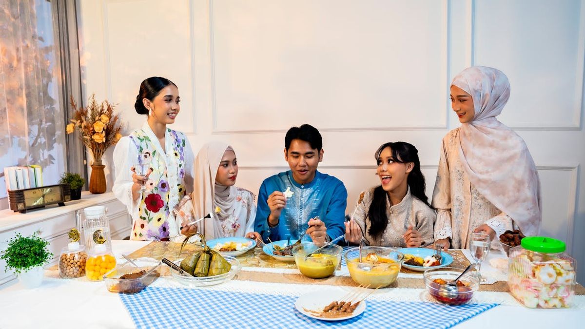 Cara Detoks Tubuh Setelah Konsumsi Banyak Makanan Bersantan Saat Lebaran