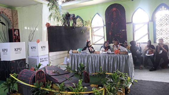 Wamendagri Apresiasi TPS Unik Berkonsep Halloween di Bogor