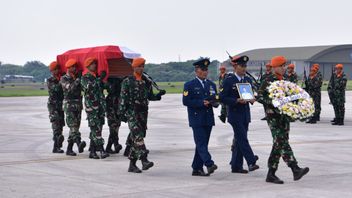 空挺部隊は、ハリム空軍基地でインドネシア空軍の77周年記念のリハーサルをしているときに死亡しました