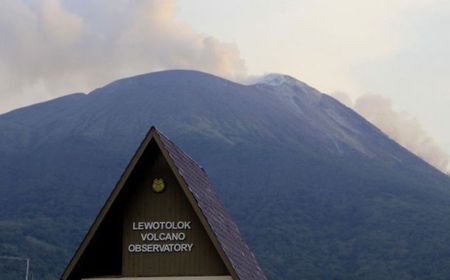 Status Gunung Ile Lewotolok Turun dari Siaga ke Waspada