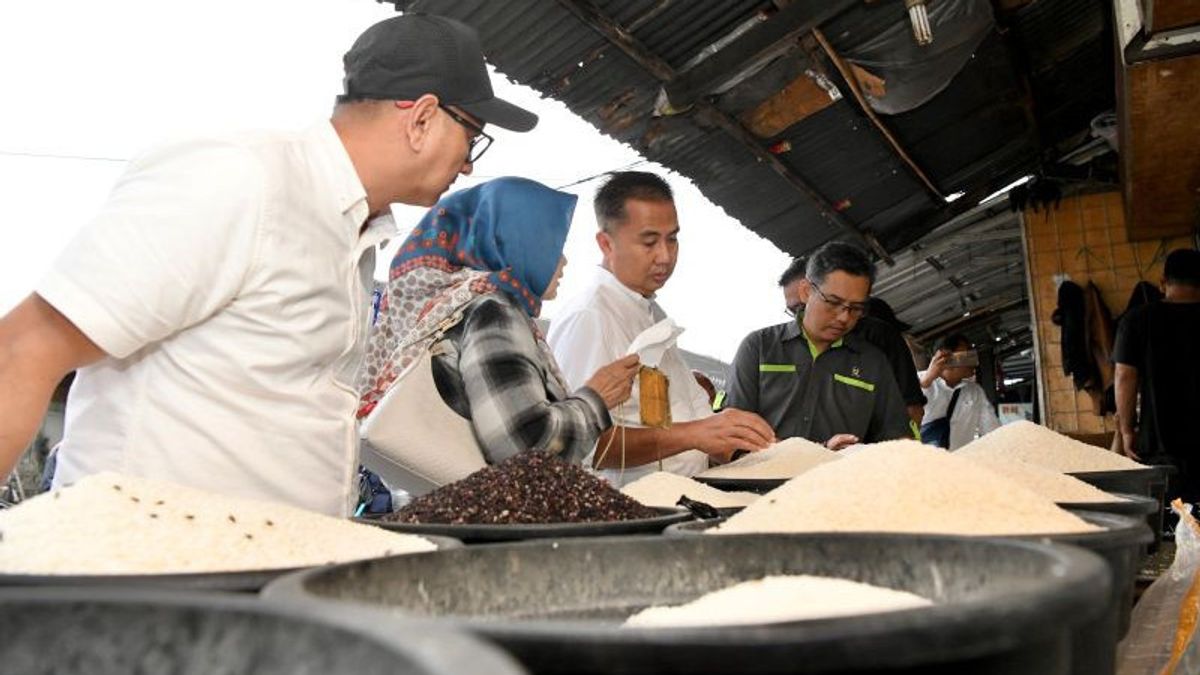 سكان جاوة الغربية يرجى الهدوء ، المخزون الآمن من الأرز لا يحتاج إلى الاكتناز