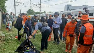 Man Hangs Himself On The Edge Of Duren Sawit's Train Track Turns Out To Be A Teacher