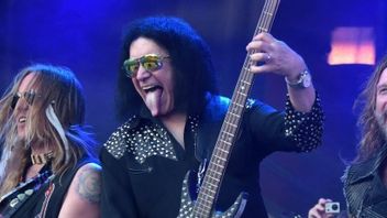 Gene Simmons Ungkap Alasan Tetap Manggung setelah Kiss Bubar