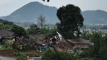 ذكر ضحايا زلزال سيانجور لا يزالون بحاجة إلى معالجة وطنية ، الأمين العام ل PMI: تنظيف حطام المنزل مقيد بالمعدات الثقيلة