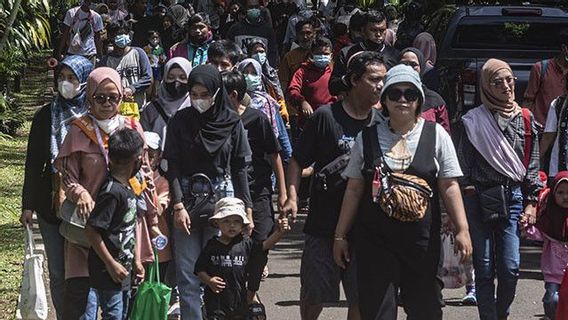 School Holidays Make The Number Of Visitors To Ragunan Wildlife Parks Soar