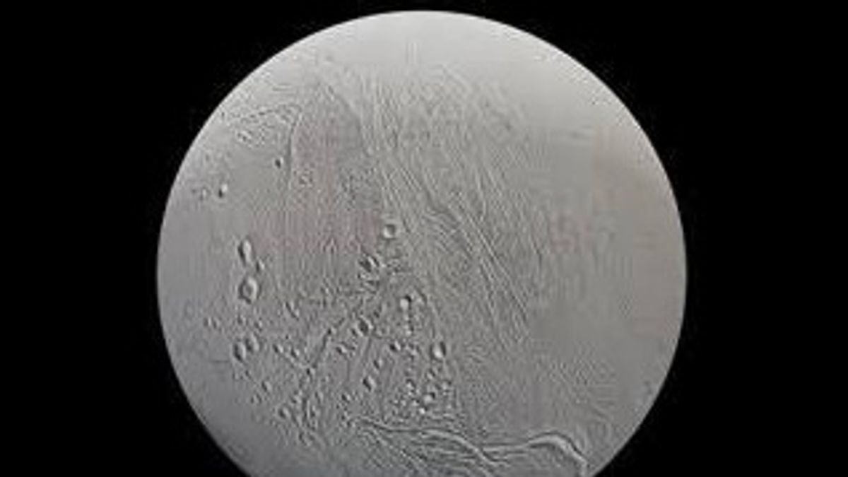 The Moon In Saturn Sprays Water Into Space, Claimed To Contain Materials For Life