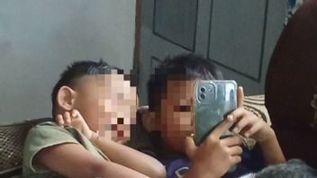 الأطفال يصابون بالصدمة من الإدمان على وسائل التواصل الاجتماعي ، يجب على الآباء معرفة هذه النصيحة