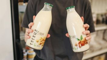 Susu Almond vs Susu Kedelai, Mana yang Lebih Sehat untuk Dikonsumsi Sehari-hari?