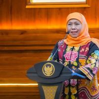 Khofifah Imbau Warga Jatim Tak Kibarkan Bendera Selain Merah Putih
