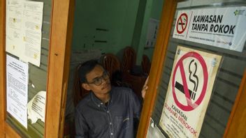 ジャカルタの公共施設での禁煙の制定は、2006年4月6日、今日記憶に残っています