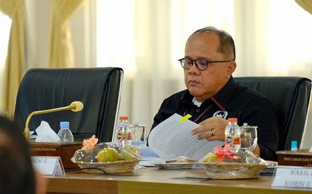 Hindari NIK Terpakai Orang Lain, Komisi II DPR Usul Vaksinasi COVID-19 Gunakan e-KTP