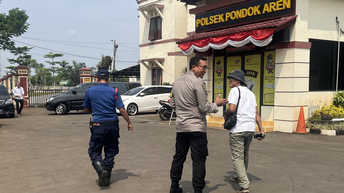 SKCK室 Pondok Aren Police  Aren 到达 蛇 Kobra, 惊慌失措的成员