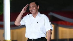 Soal Kenapa Jokowi Harus Lepas Jabatan 2024, Refly Harun 'Kuliahi' Luhut Tentang Hukum Tata Negara