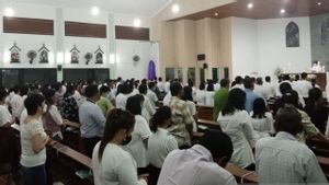  Berlangsung Khidmat, Ratusan Orang Hadiri Misa Kamis Putih di Gereja Regina Pacis Belitung