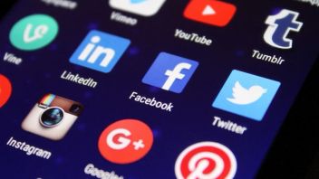 インドのIT省がソーシャルメディア上のコンテンツモデレーションの決定に反対する控訴委員会の設立を検討