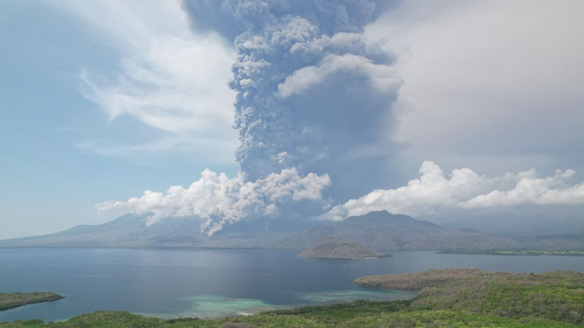 The Impact Of The Men's Lewotobi Mountain Eruption, The Ministry Of Transportation Prepares Alternative Sea Transportation In Flores