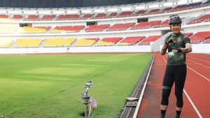 Senyum Merekah Ganjar Pranowo Saat Masuk Stadion Jatidiri Semarang