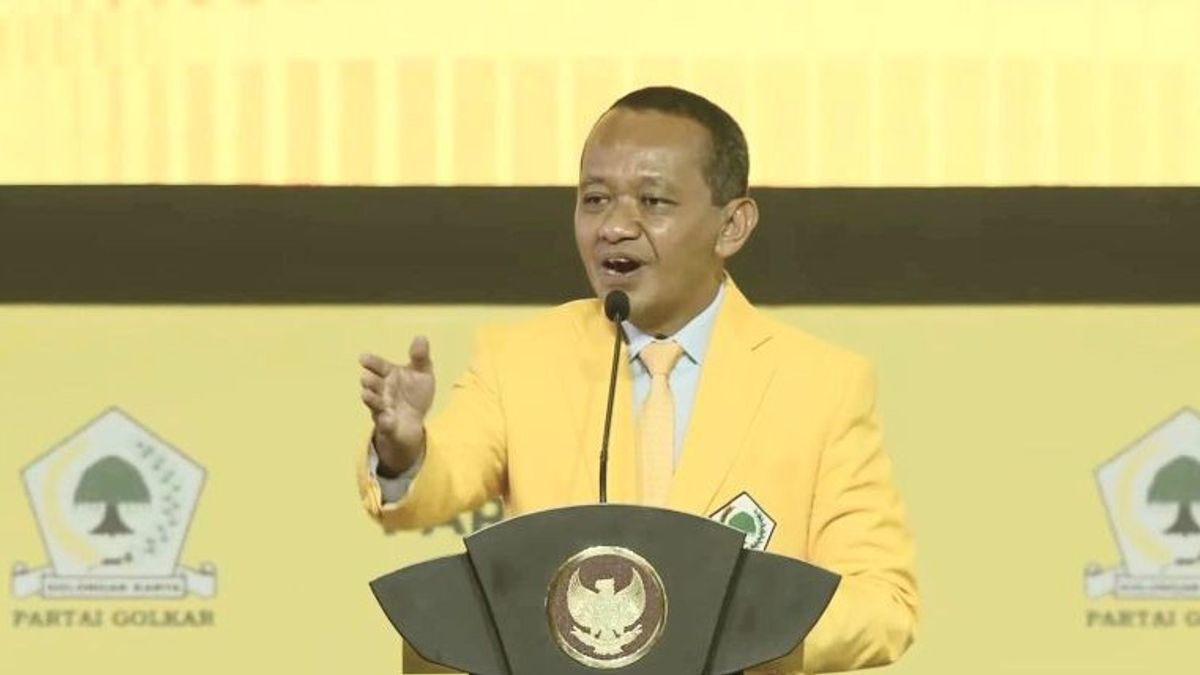 Jokowi vêtu d'une chemise jaune assistant à la clôture du Golkar, Bahlil : ajuster ce trucs aussi