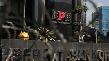 1 المزيد من الأشخاص الذين اعتقلتهم KPK ، اعتقال كامل لOTT Bekasi So 13 شخصا بمن فيهم العمدة رحمة أفندي