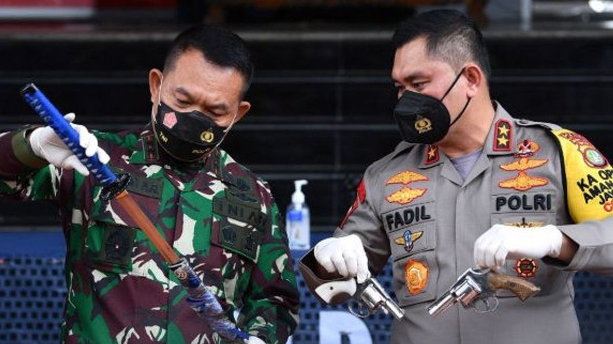 Officier De Police Qui A Tiré Sur L’armée à Cengkareng Devient Suspect