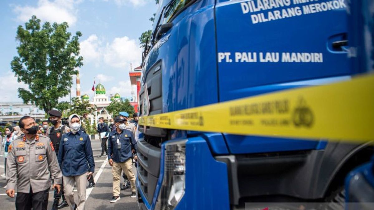 在南苏门答腊省穆阿拉埃尼姆（Muara Enim）用非法原油利润数十亿奥普洛斯太阳能公司，警方追捕投资者
