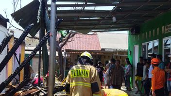 Korban Kebakaran di Duren Sawit Dapat Bantuan Sandang dan Pangan