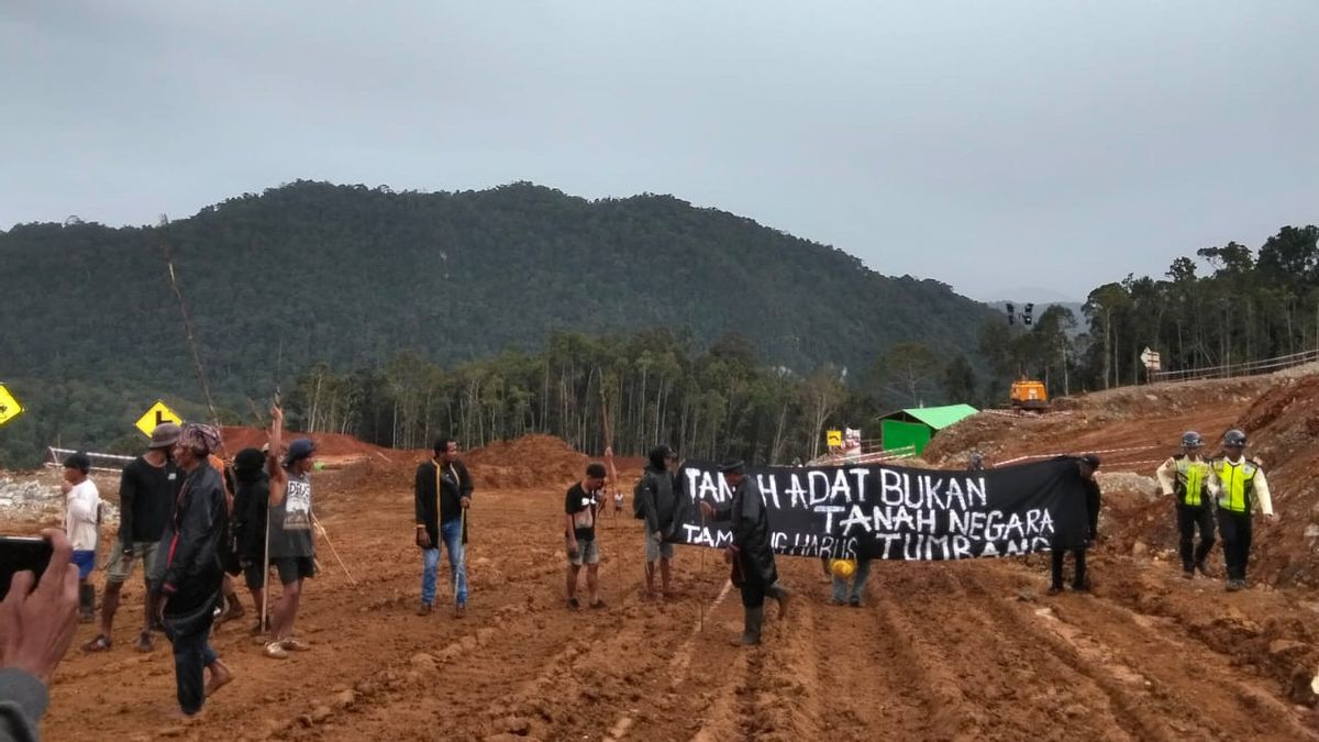 Warga Halmahera Timur Bersuara Bela Tanah Adat yang Rusak Akibat Pertambangan Nikel