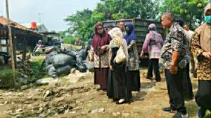 Disposal Of Medical Waste Carelessly, DLHK Gives Sanki Two Hospitals In Karawang