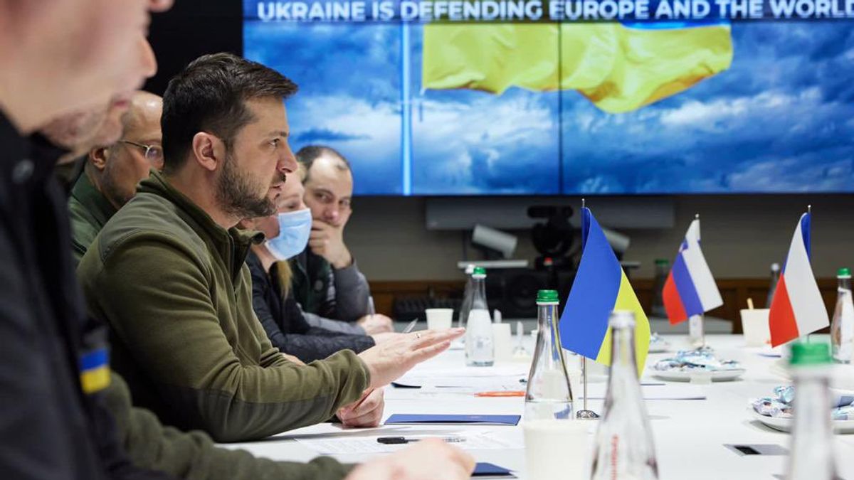 Ukrainian Troops Repel Russia From Kyiv And Chernihiv, President Zelensky Fires Two Security Officials