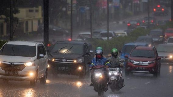 Arus Balik Bertepatan dengan Musim Pancaroba, LPB MUI Ingatkan Pemudik Waspadai Cuaca Buruk