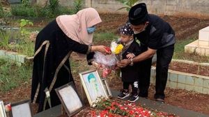 Doddy Tetap Ingin Pindahkan Makam Vanessa, Faisal Ajak Gala Sky Ziarah ke Makam Ayah dan Ibunya