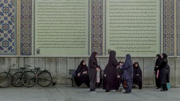 هناك قرار جديد بشأن حركة المرور ، والنساء في إيران الآن قانوني ركوب الدراجات النارية