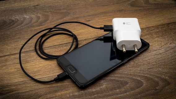 Kabel <i>Charger</i> Tak Pernah Dibuat Panjang, Ini Penjelasannya!