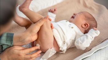 BAB Bayi yang Harus Diwaspadai yang Menandakan Alergi hingga Pendarahan