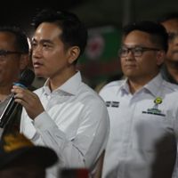 Jaga Toleransi, Gibran Puji Pemuda Masjid yang Ikut Bersihkan Gereja hingga Pura